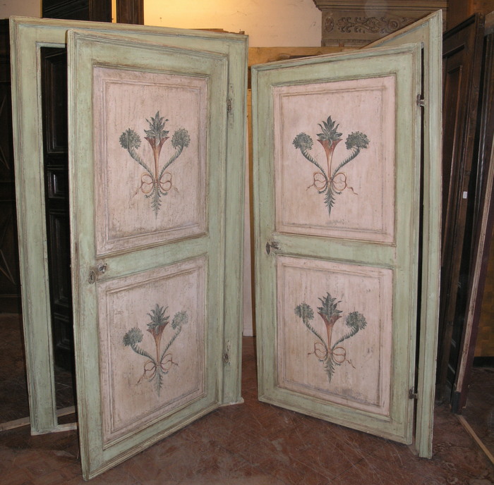 ptl367 pair of eighteenth-century lacquered doors, meas. max h 215 x 124 cm 