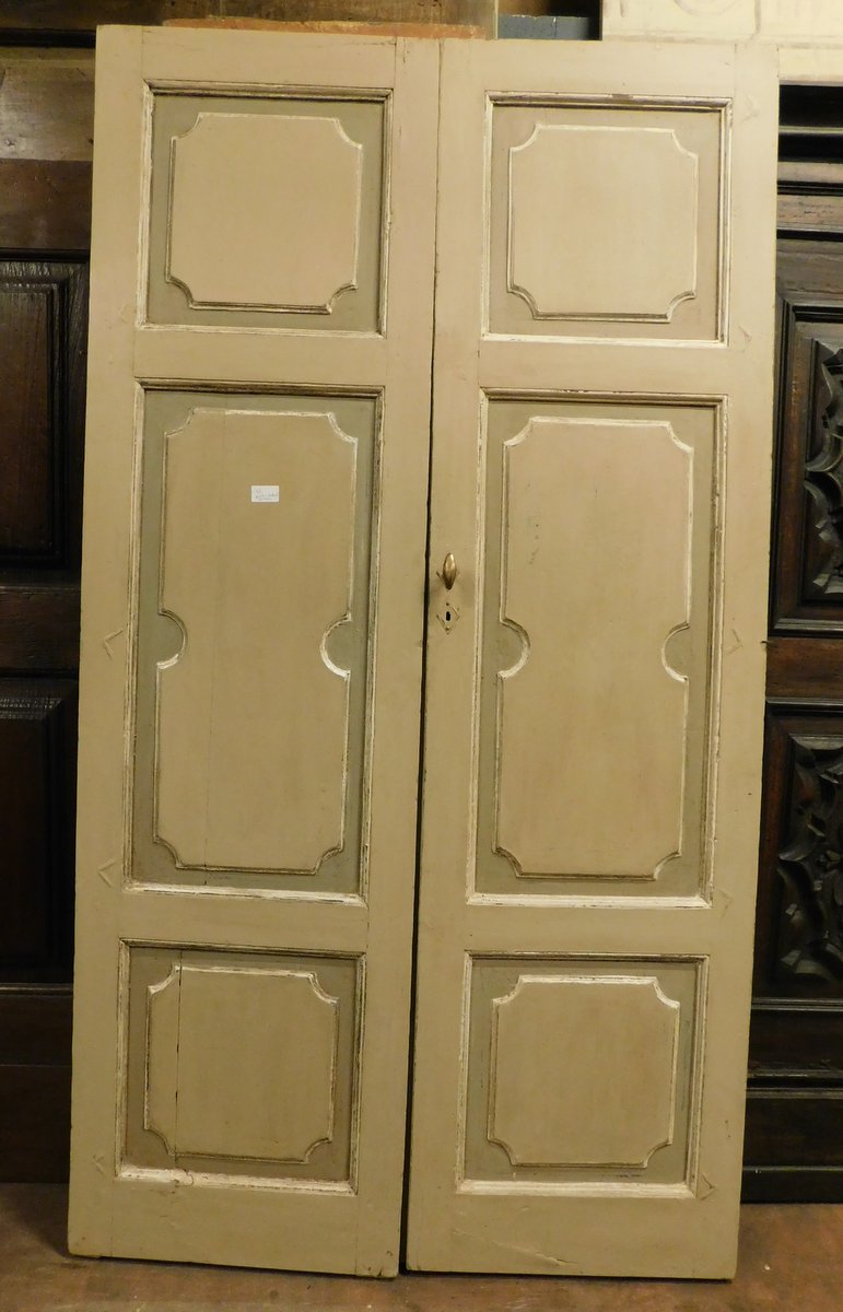 A pts796 - n. 5 lacquered doors, from the 18th century, meas. cm W 121 x H 222