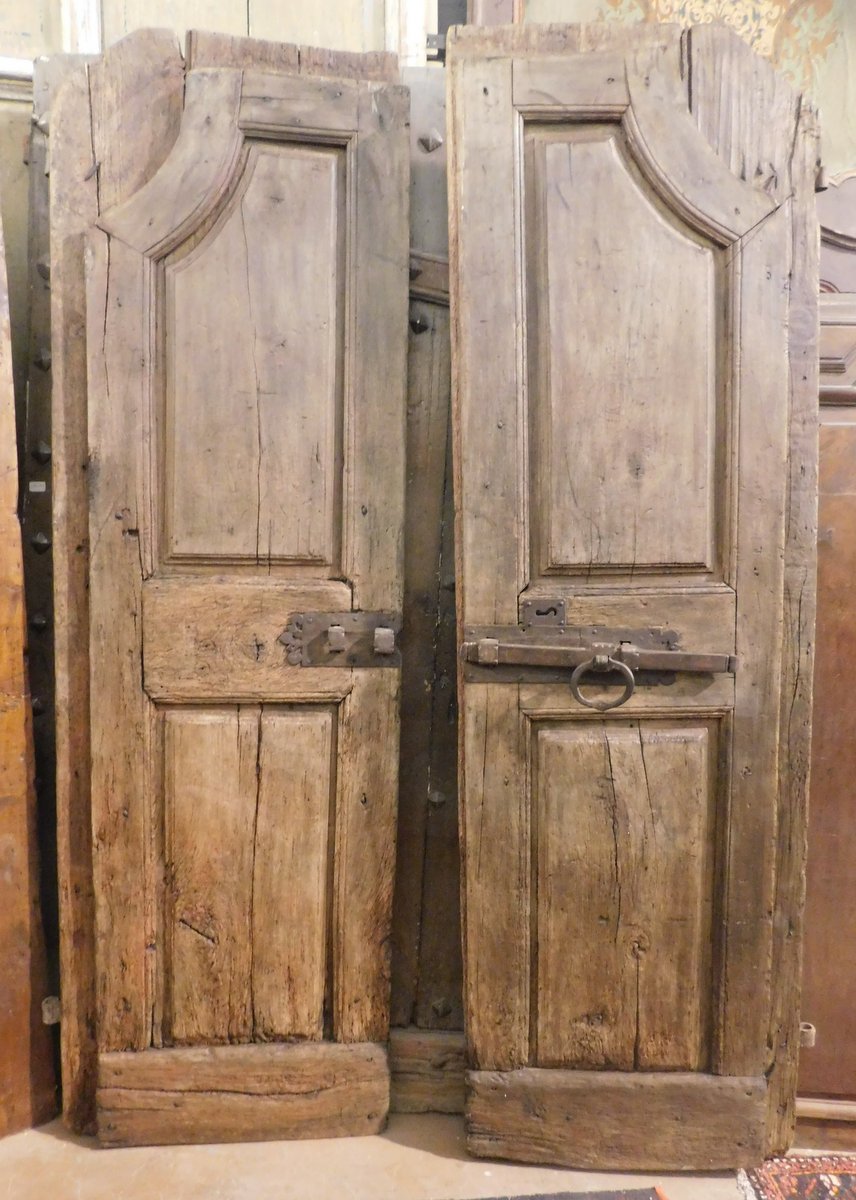 ptcr298 arched walnut door, Piedmontese 18th century, meas. light 130x228