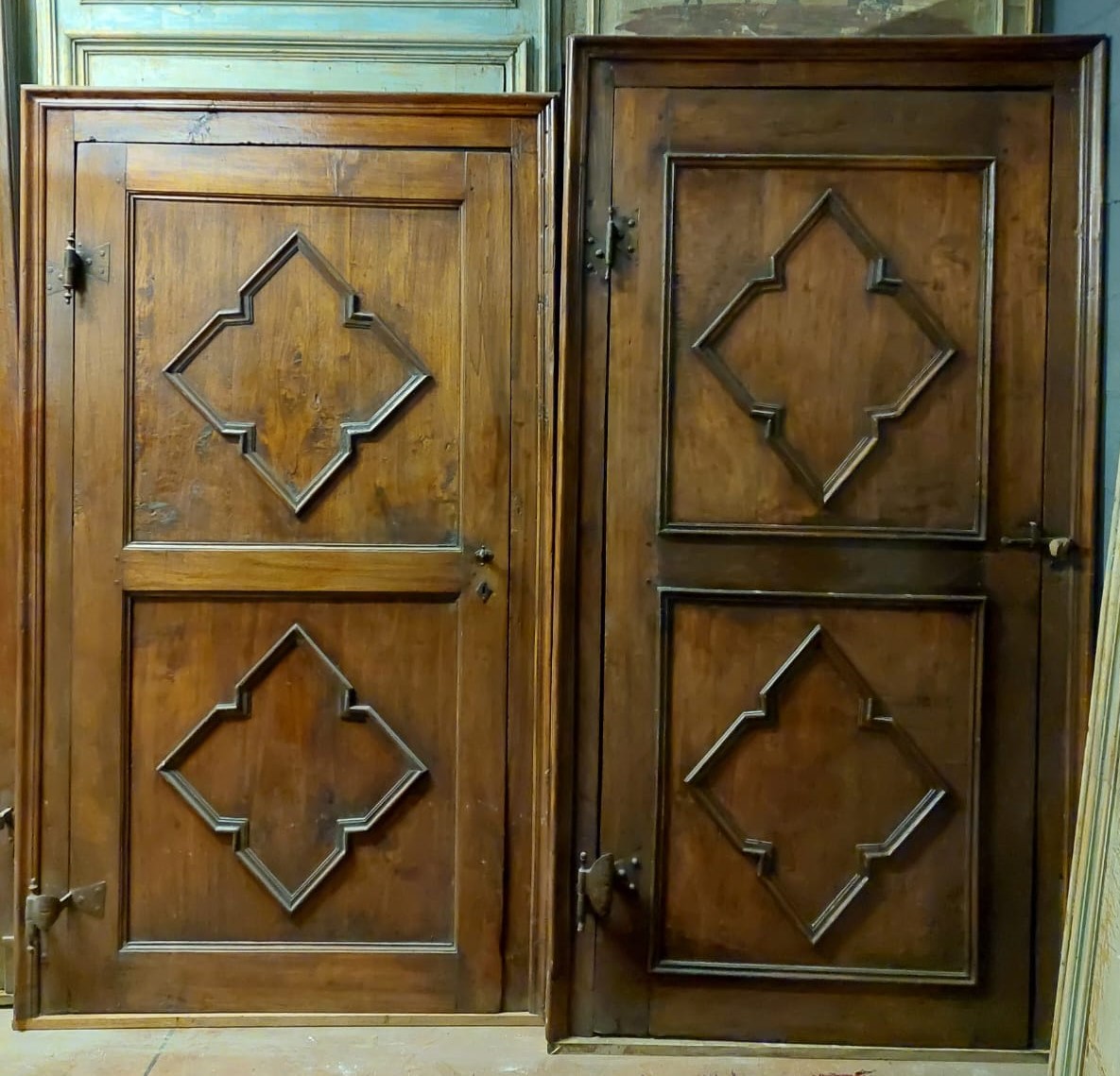 A pts806 - N. 3 poplar doors, 18th century, different sizes