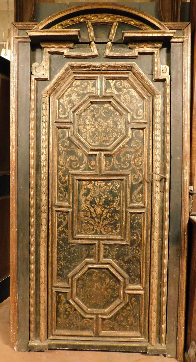 A pts807 - Pair of lacquered doors, 18th century, cm W 115 x H 227