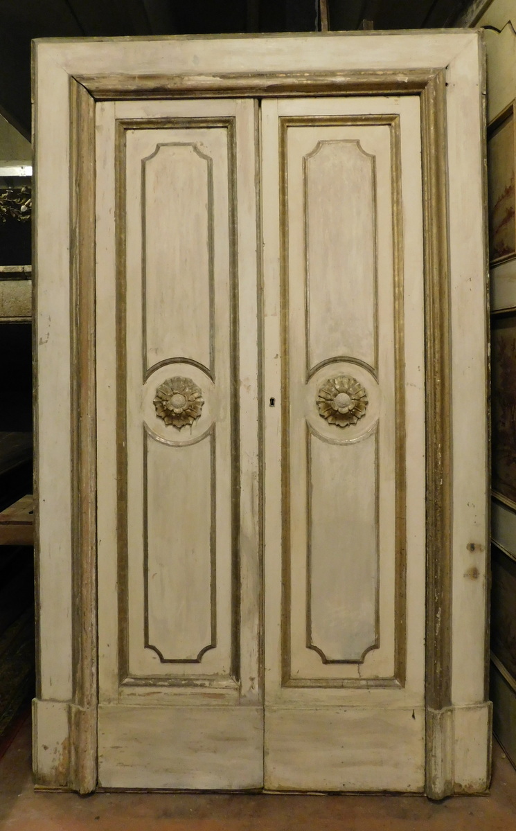 ptl230 n. 2 beige and gold lacquered doors, 19th century, meas. 150 x h 250