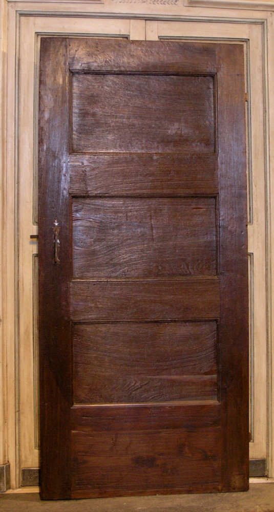 ptir198 una porta in noce, dim. 90 x h 198 cm, epoca 800