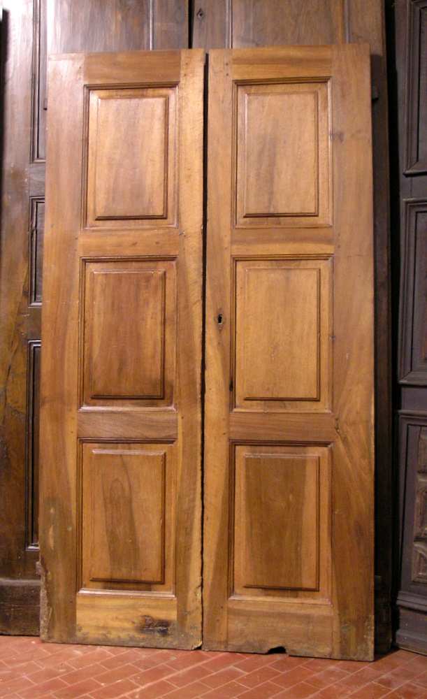 porta in noce n.6 pannelli bugnati (pti389) mis. 114 x 203 cm (coppia)