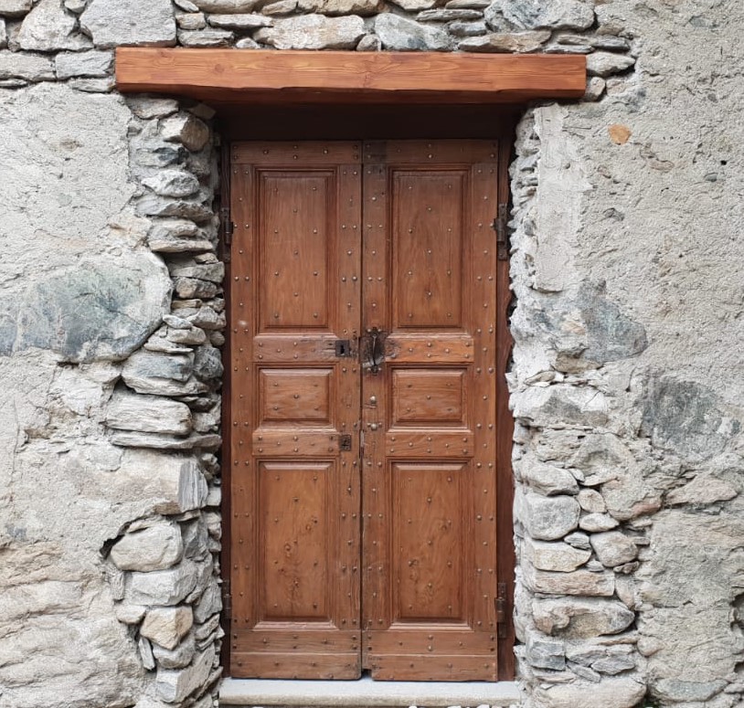 porte da ingresso rustiche e porte da interno in Valle d'Aosta
