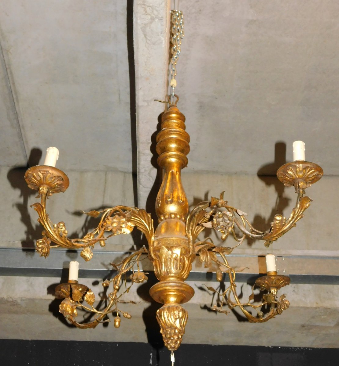 lamp163 - lustre en bois laqué doré, début du XXe siècle, cm l 80 x h 65