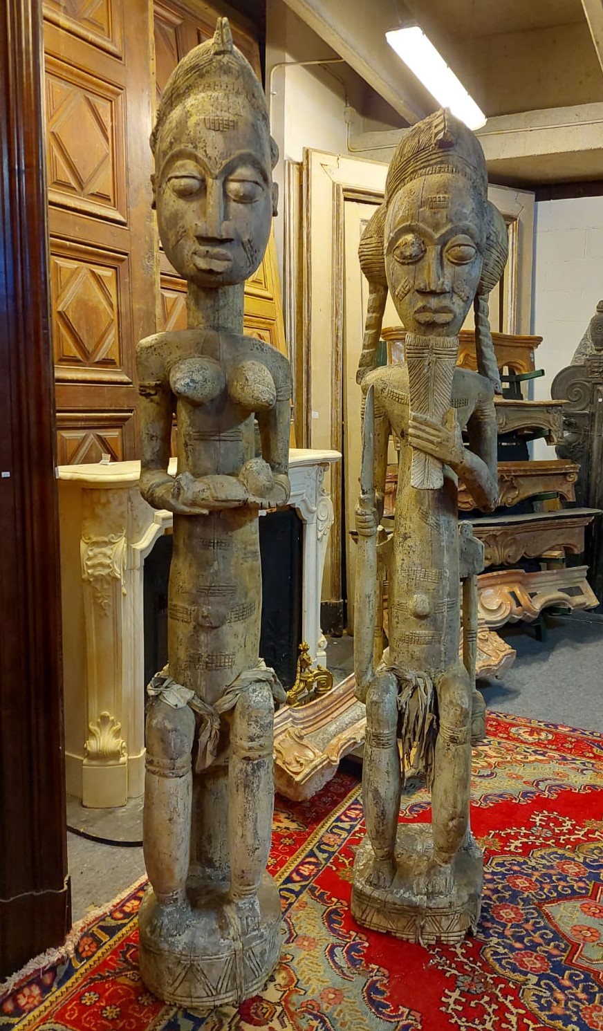 dars512 - sculture in legno laccato, tribù Senufo, cm 40 x 40 x H 230