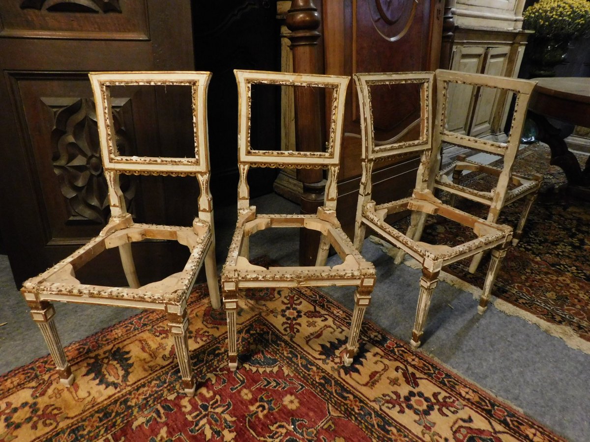 panc69  quattro sedie Luigi XVI laccate, mis. cm 43 x 42 h cm 86