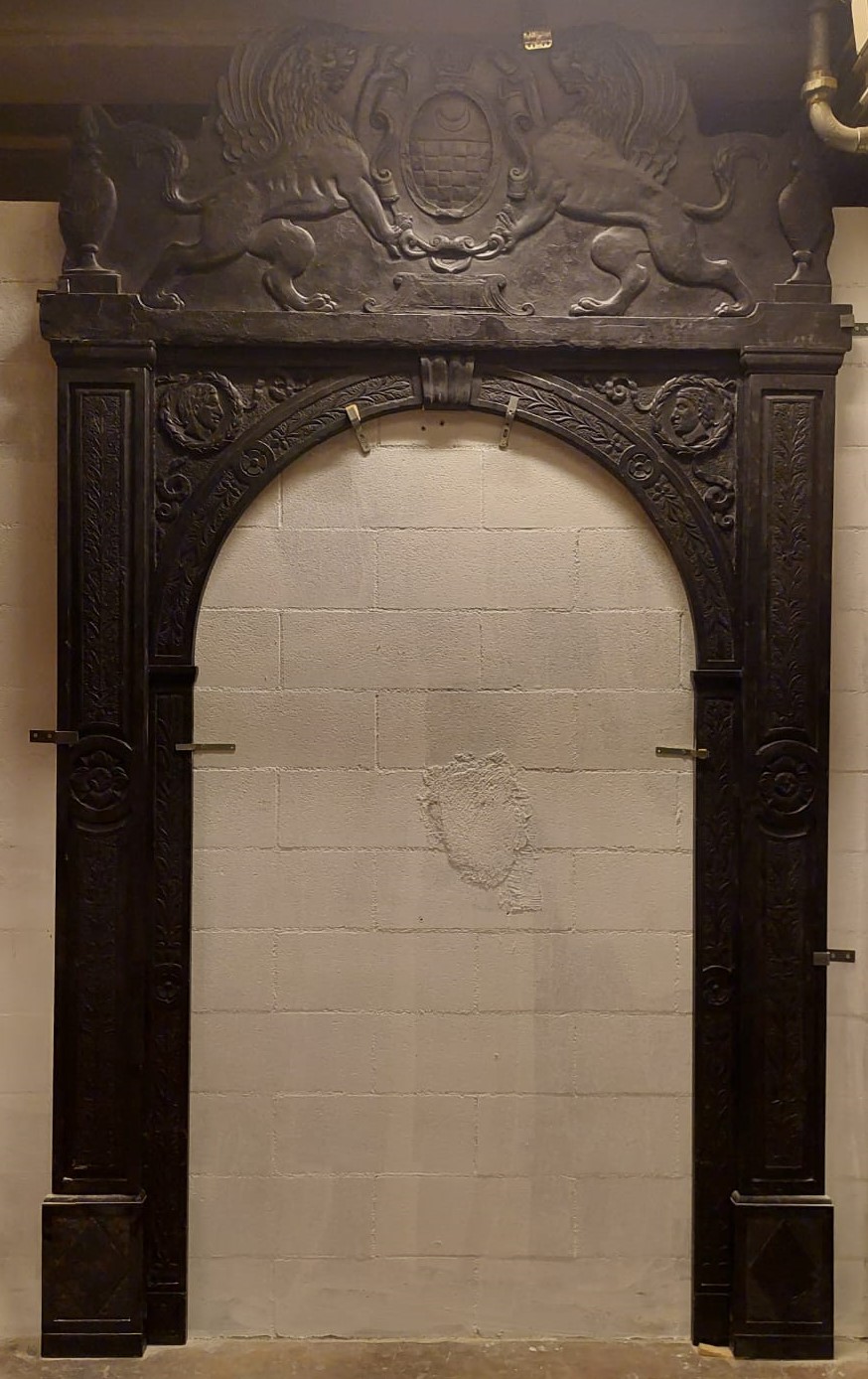 A dars508 - sixteenth-century slate portal, measuring W 190 x H 323