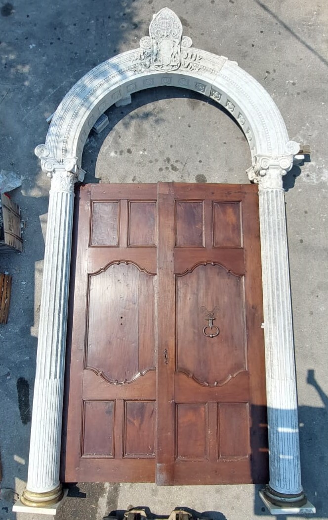 A dars510 - marble portal, period ' 600, maximum size cm W 265 x H 510