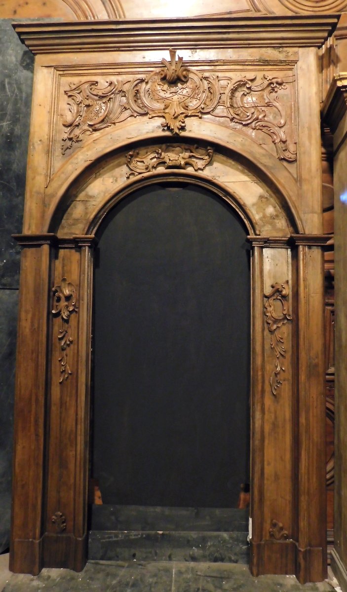 DARS555 - Wooden portal, 18th century, meas. max cm W 205 x H 307