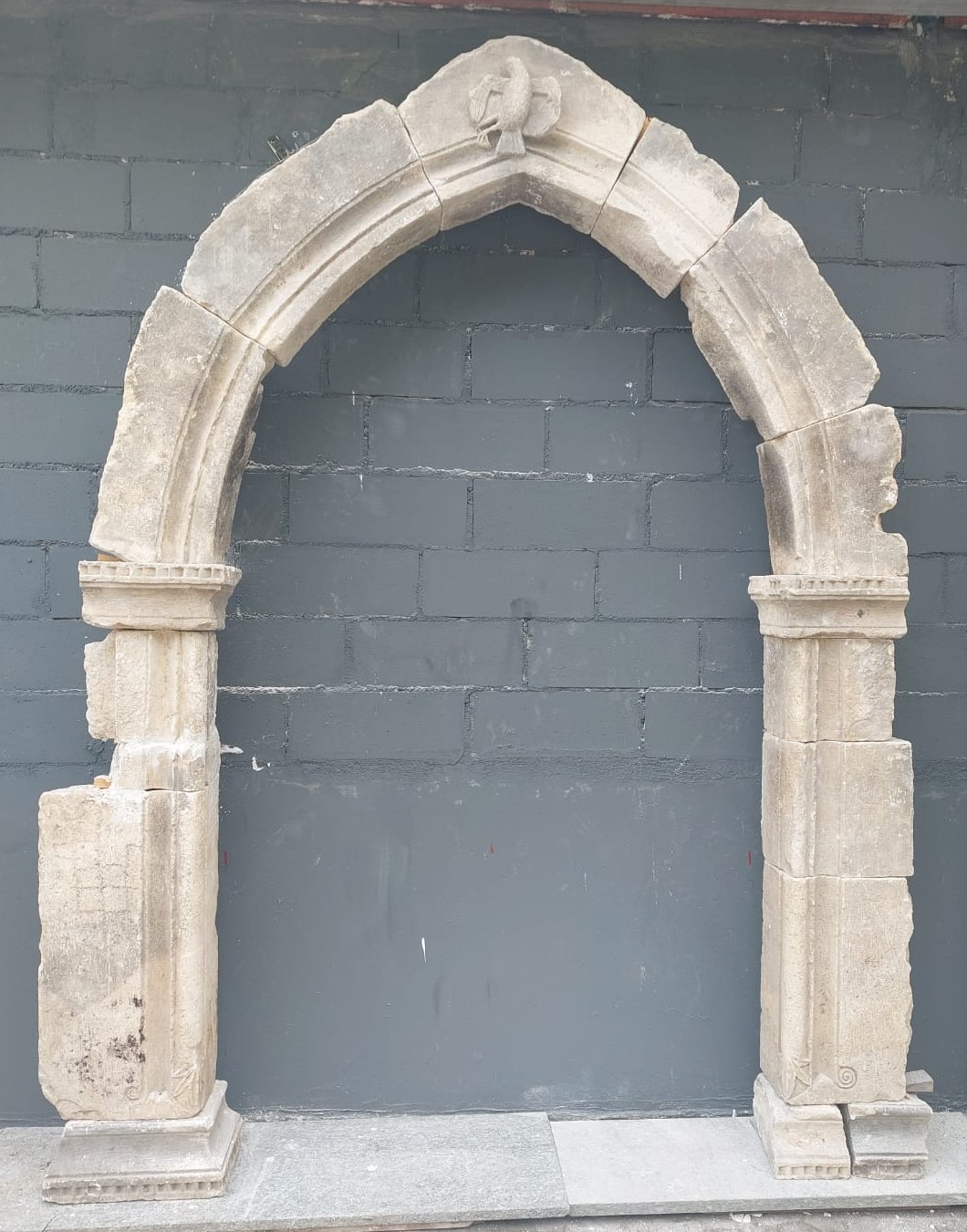 DARS572 - Stone portal, 16th century, w 223 x H 290 cm