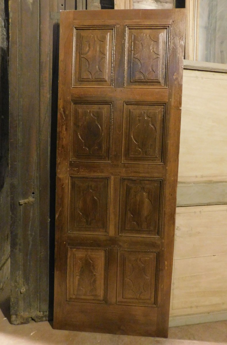 A pti675 - porta in noce restaurata, epoca '700, misura cm l 80 x h 217 x sp. 3