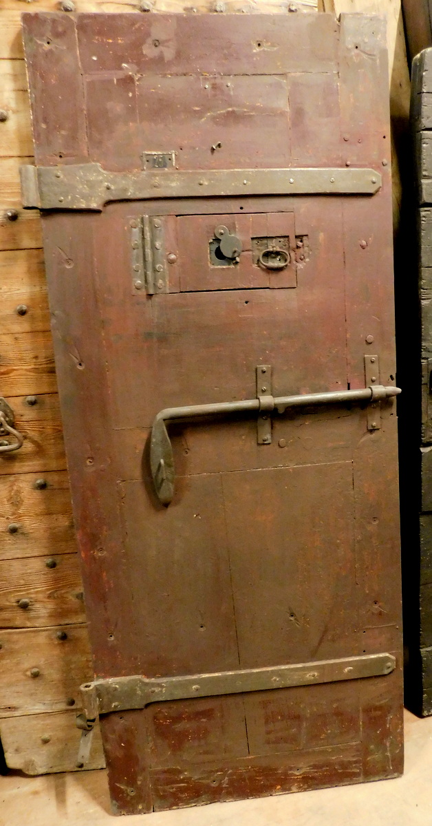 ptc018 - porta da carcere laccata, epoca '800, misura cm L 76 x H 181 x P 3