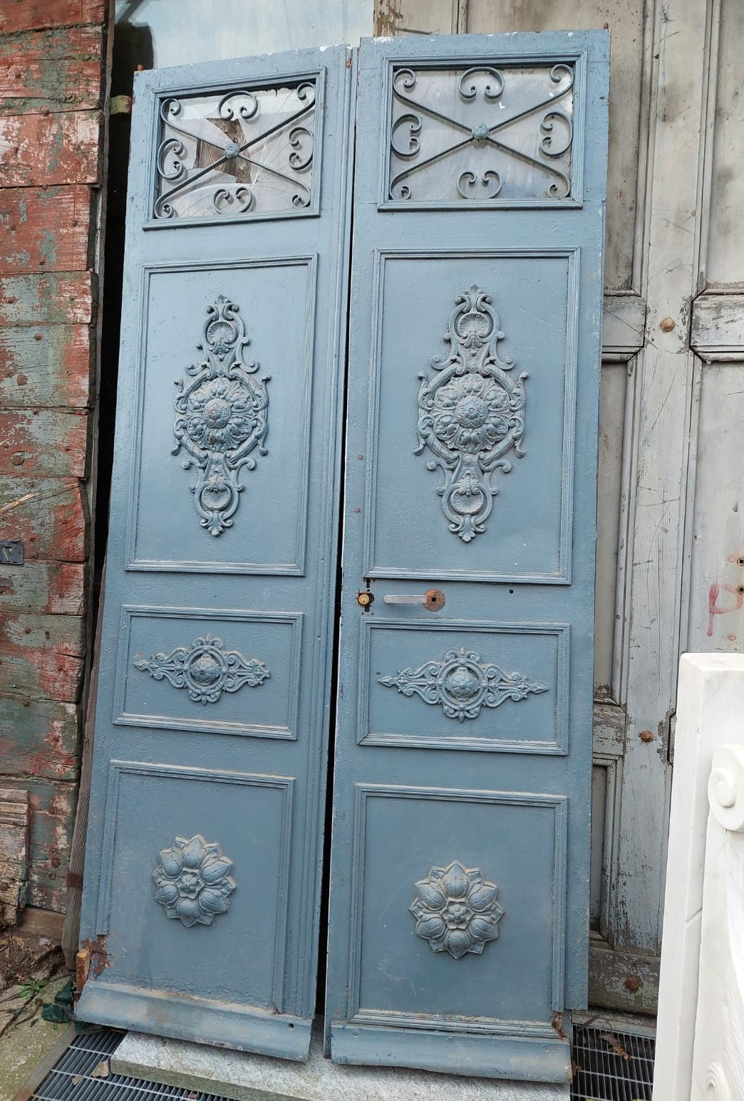 ptci532 - double leaf iron door, 19th century, size cm W 125 x H 250